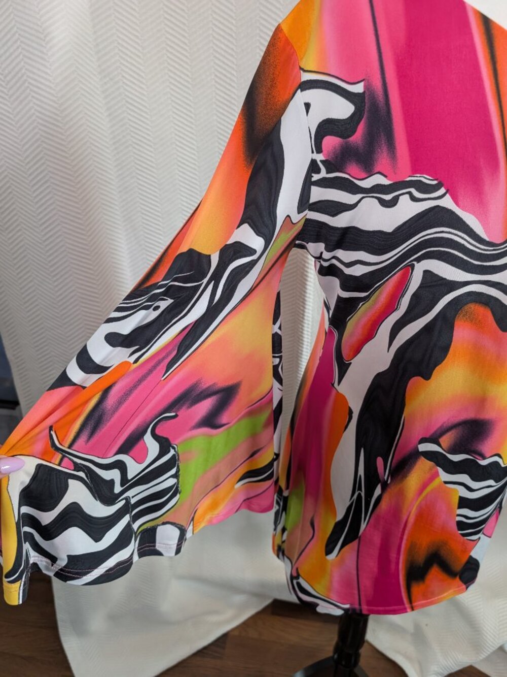 One-Shoulder Multicolor Abstract Print Top - Picture 5 of 12